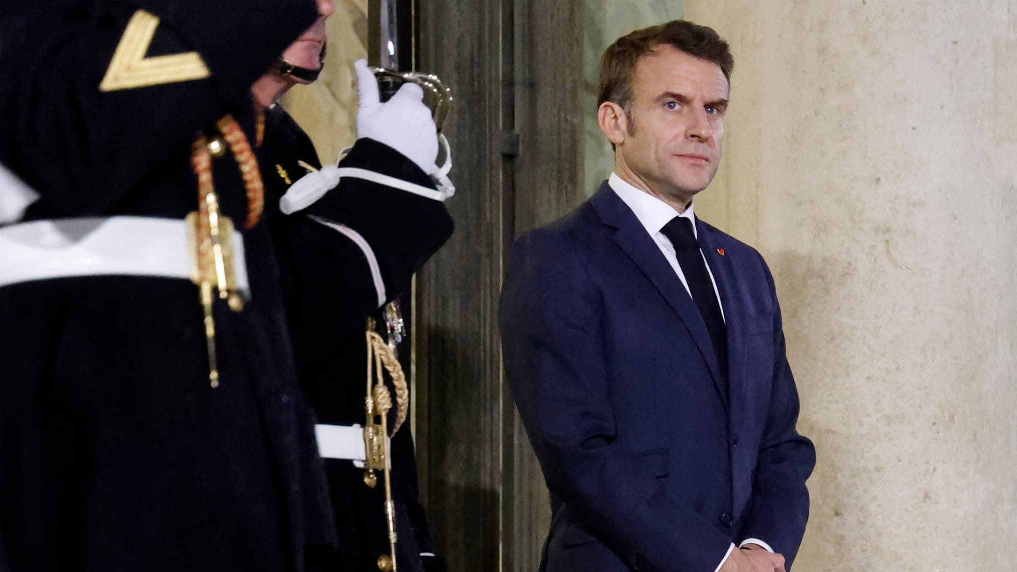 Macron Et Le Cameroun : 2032, Troisième Mandat Et Perspectives Macron Et Le Cameroun : 2032, Troisième Mandat Et Perspectives