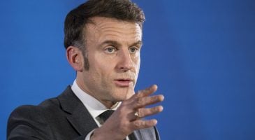 Macron Remonté Par Sardou : Le Dîner Tendu Macron Remonté Par Sardou : Le Dîner Tendu