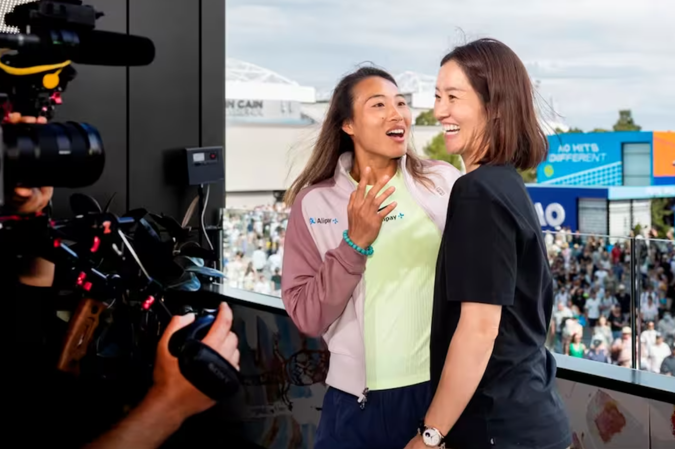 Madrid Open: Zheng Qinwen's Unexpected Defeat To Potapova Madrid Open: Zheng Qinwen's Unexpected Defeat To Potapova