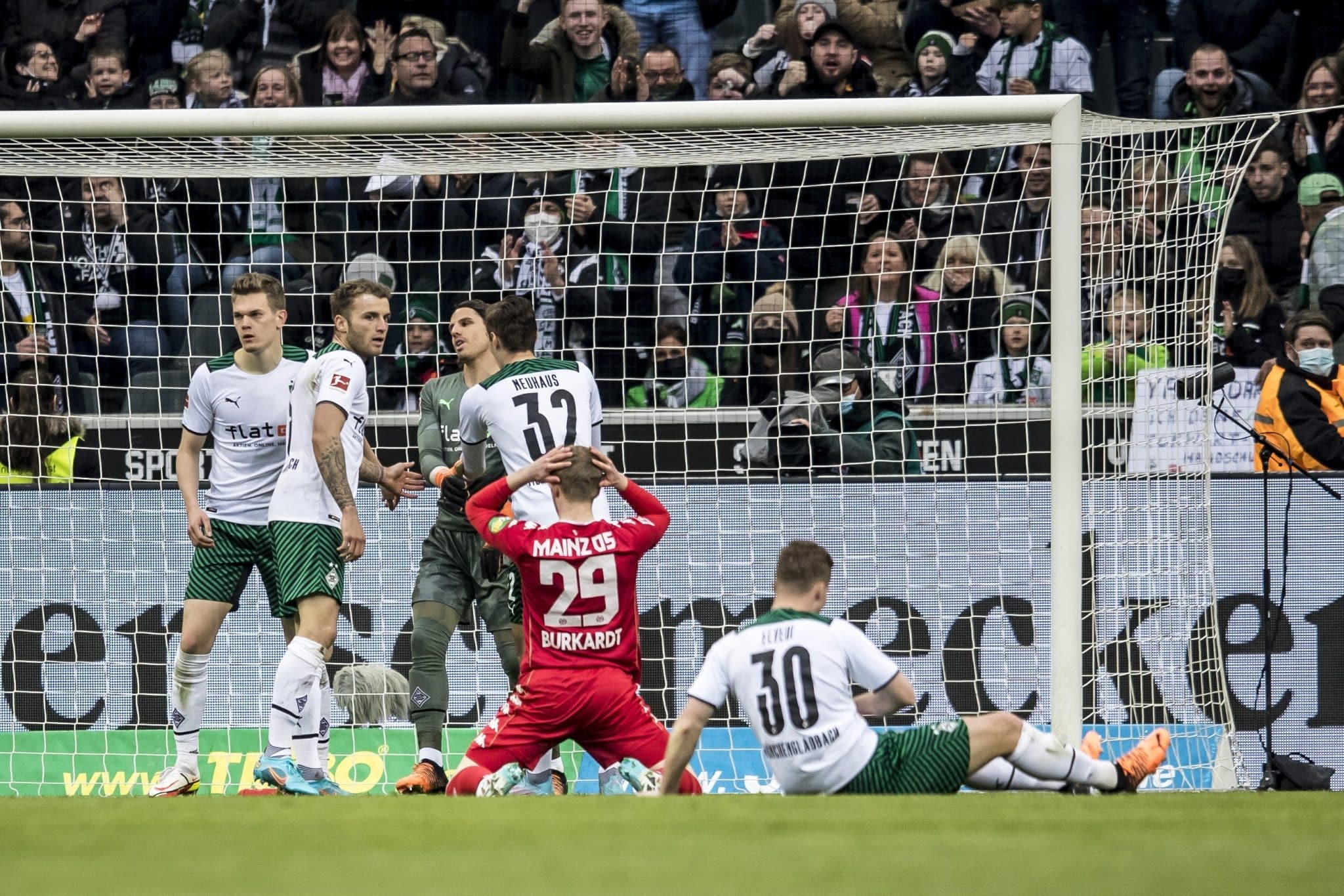 Mainz's Impressive Win At Gladbach Strengthens Top-Four Bid Mainz's Impressive Win At Gladbach Strengthens Top-Four Bid