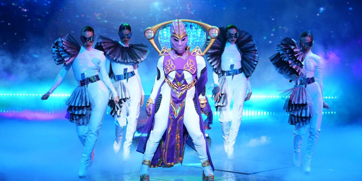 Mask Singer 2025 : Nos Pronostics Pour L'Autruche Après Les Indices De Chantal Ladesou Mask Singer 2025 : Nos Pronostics Pour L'Autruche Après Les Indices De Chantal Ladesou