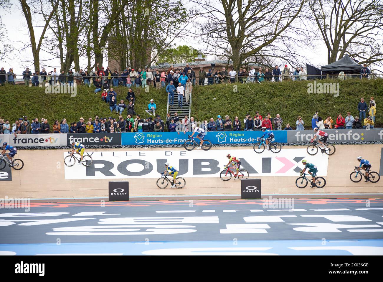 Mathieu Van Der Poel: Bottle Attack At Paris-Roubaix, Demands Legal Action