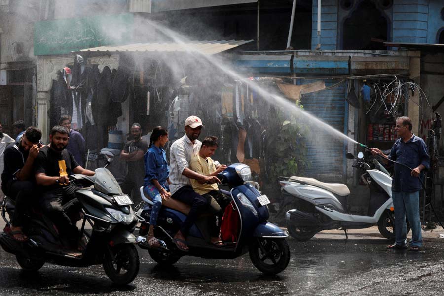 MeT Department Predicts High Tide And Scorching Temperatures In West Bengal For Holi MeT Department Predicts High Tide And Scorching Temperatures In West Bengal For Holi
