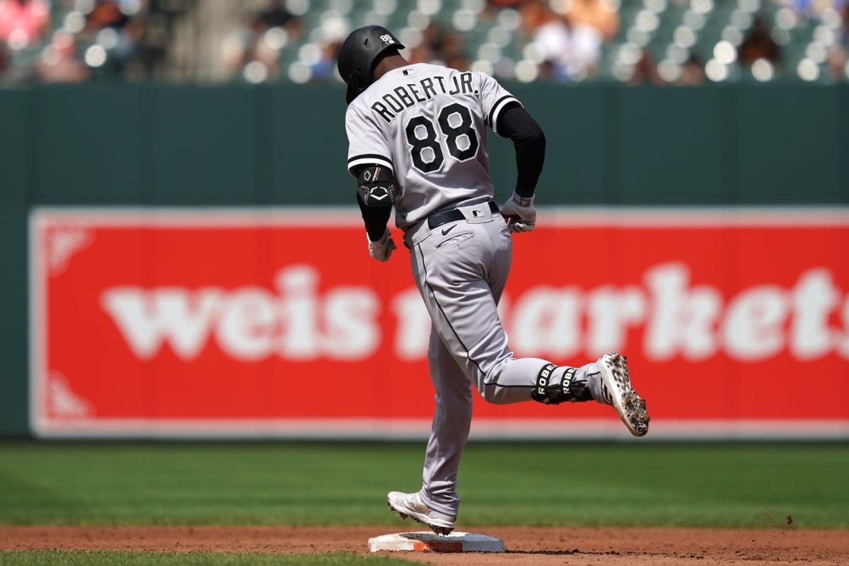 Mets Join Pursuit Of Free Agent Luis Robert Jr. Mets Join Pursuit Of Free Agent Luis Robert Jr.