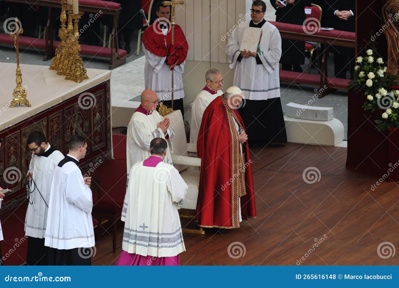 Missa De Funeral Do Papa Francisco: Fiéis Esperam Em Vigília Missa De Funeral Do Papa Francisco: Fiéis Esperam Em Vigília