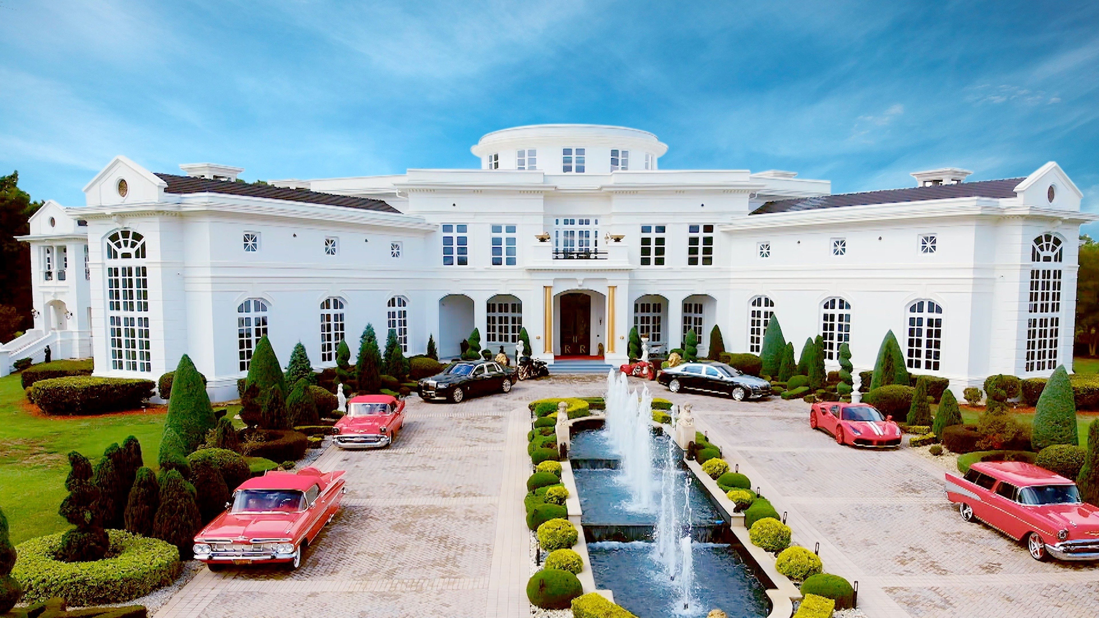 MTV Cribs: A Look Inside Mind-Blowing Mansions MTV Cribs: A Look Inside Mind-Blowing Mansions