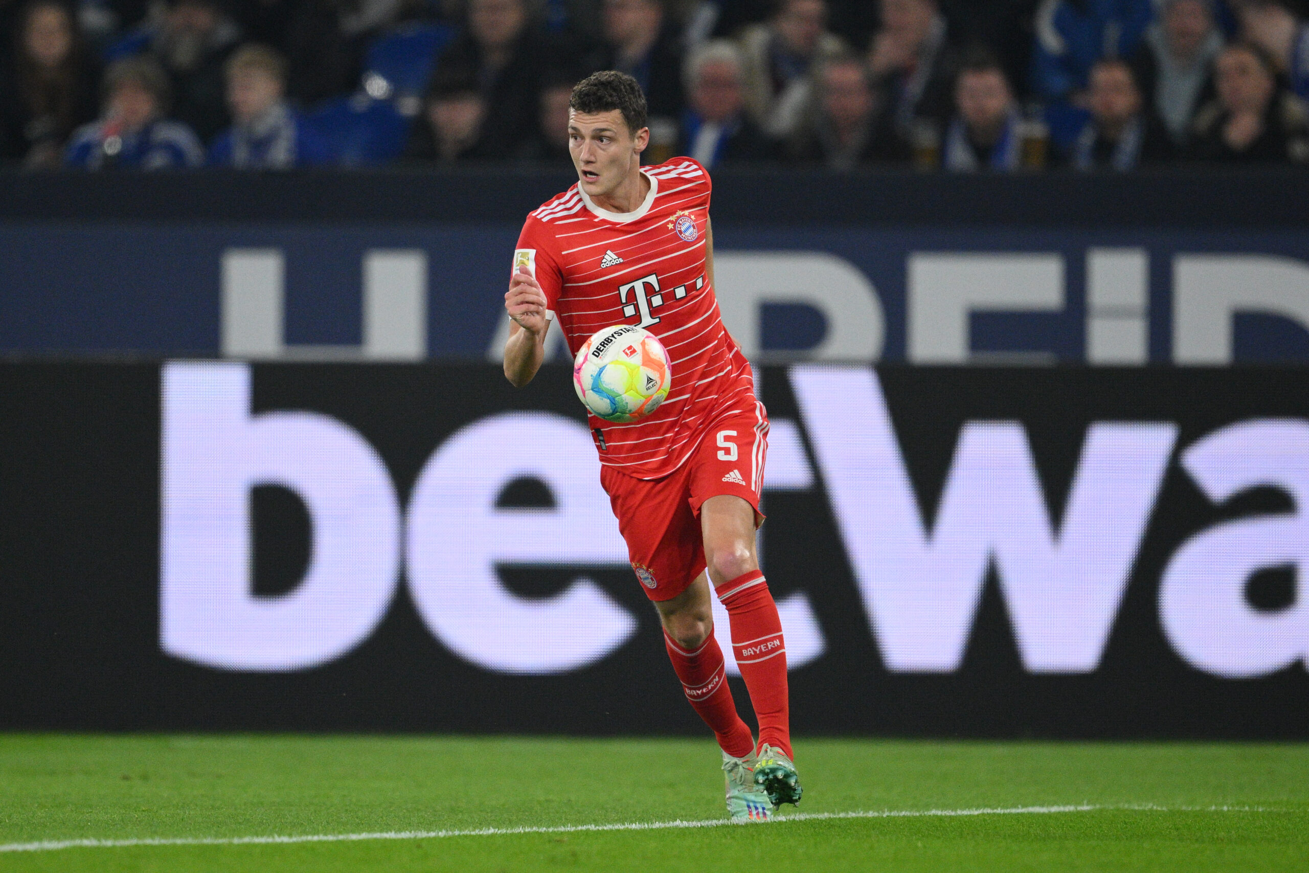 Müller's Future Uncertain: Speculation Mounts On Bayern Munich Exit