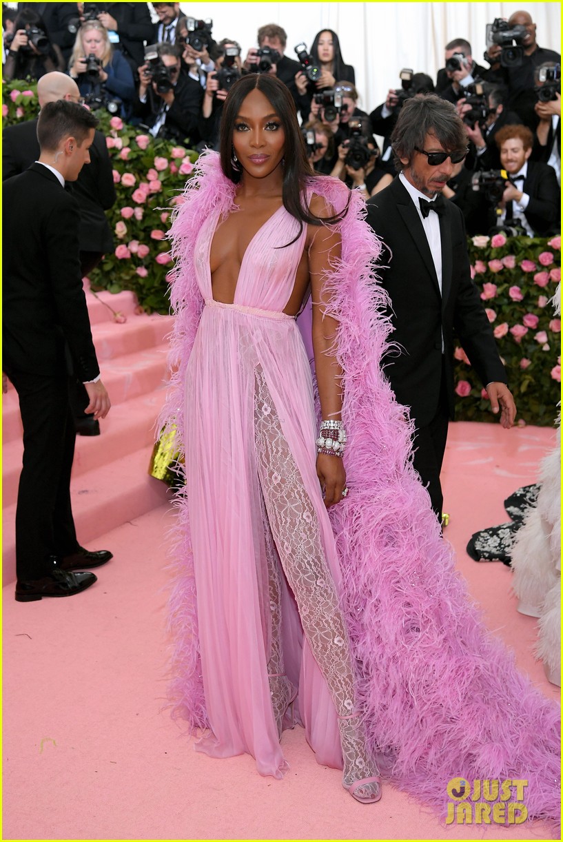 Naomi Campbell Met Gala Ban: Truth Behind The Wintour Feud Rumors Naomi Campbell Met Gala Ban: Truth Behind The Wintour Feud Rumors