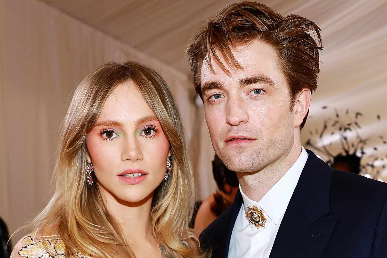 New York Romance: Robert Pattinson And Suki Waterhouse Hold Hands, Adding To The Batman 2 Hype New York Romance: Robert Pattinson And Suki Waterhouse Hold Hands, Adding To The Batman 2 Hype