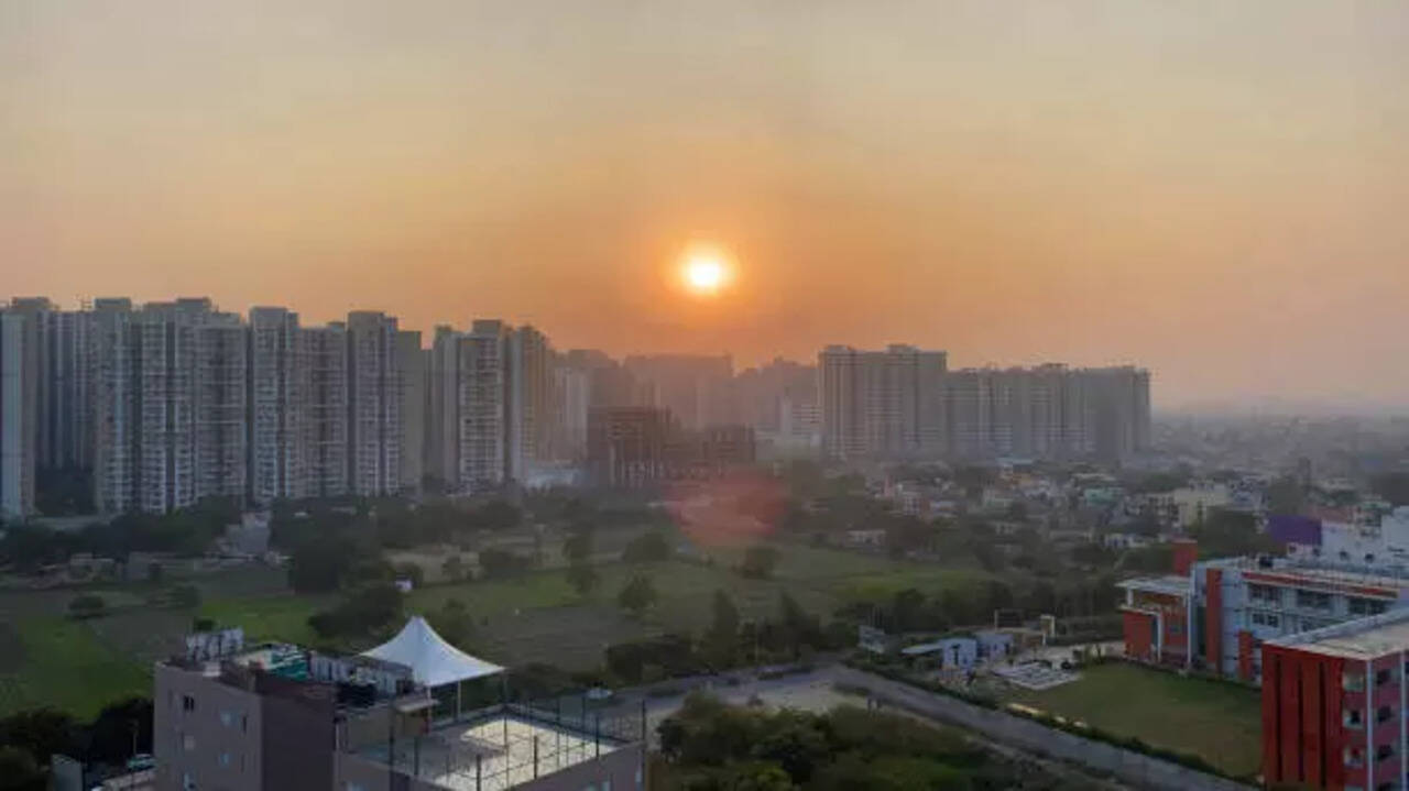 Noida And Ghaziabad: Heatwave Advisory Impacts Outdoor Labor Noida And Ghaziabad: Heatwave Advisory Impacts Outdoor Labor