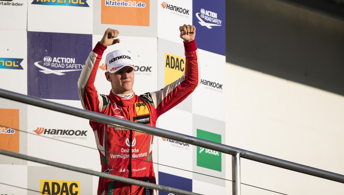 Nou Membru În Familia Schumacher: Legendarul Pilot A Devenit Bunic Nou Membru În Familia Schumacher: Legendarul Pilot A Devenit Bunic
