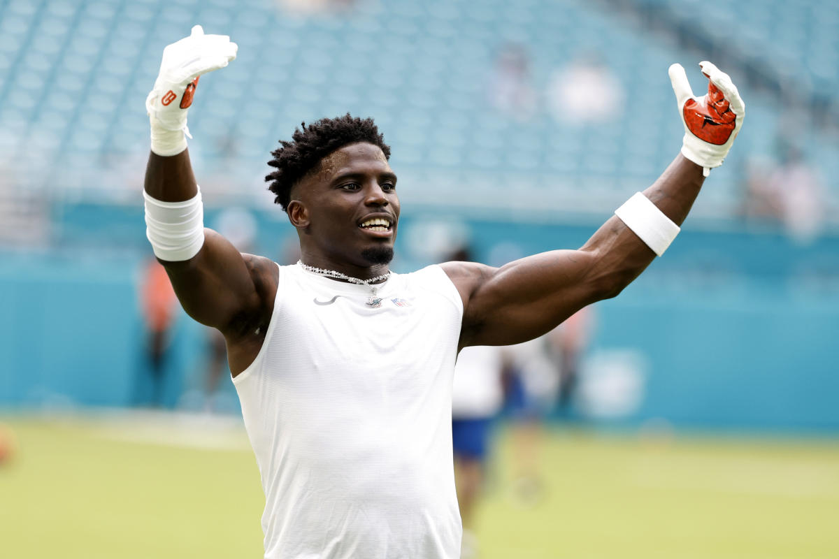 Olympic Legend Michael Johnson: Tyreek Hill Vs. Noah Lyles Isn't A True Race Olympic Legend Michael Johnson: Tyreek Hill Vs. Noah Lyles Isn't A True Race