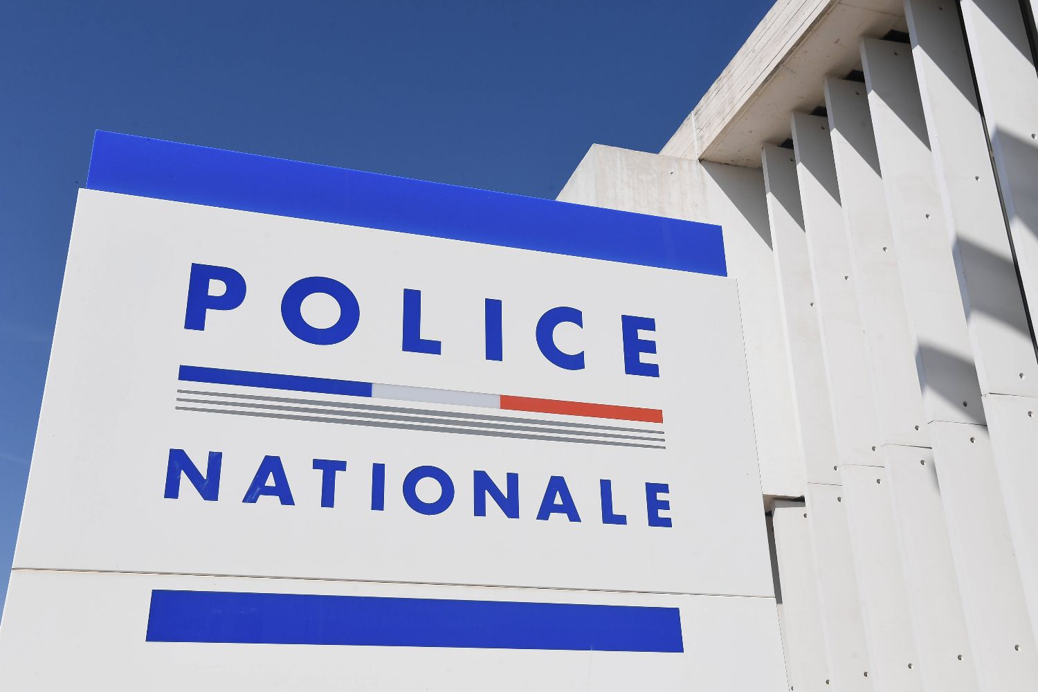 OQTF Et Exhibition Sexuelle En Région Nord: Un Ivoirien Fraude Le Train Et Exhibe Son Sexe OQTF Et Exhibition Sexuelle En Région Nord: Un Ivoirien Fraude Le Train Et Exhibe Son Sexe
