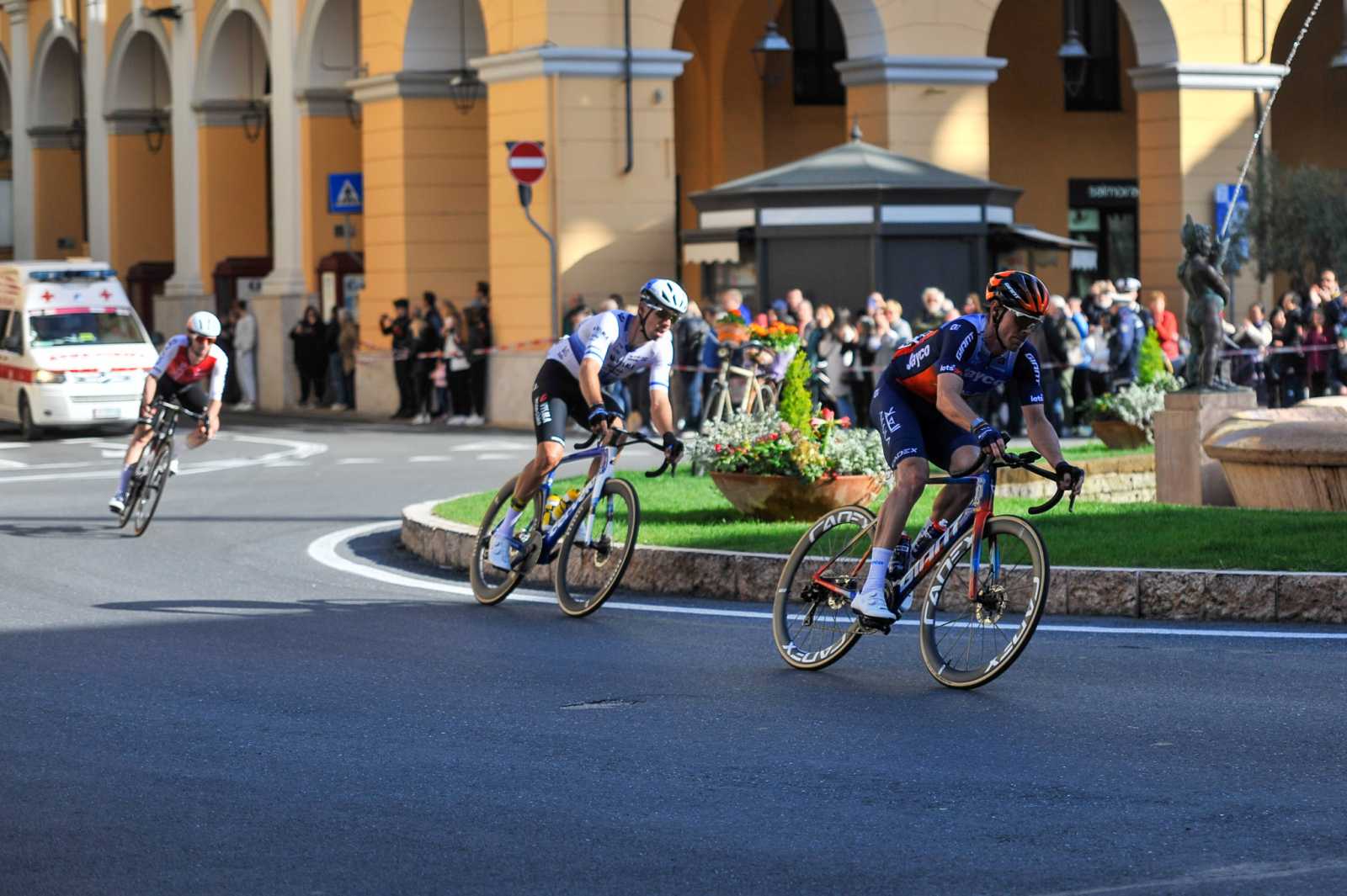 Orari Di Passaggio Milano-Sanremo 2025 E Sanremo Women In Provincia Di Imperia