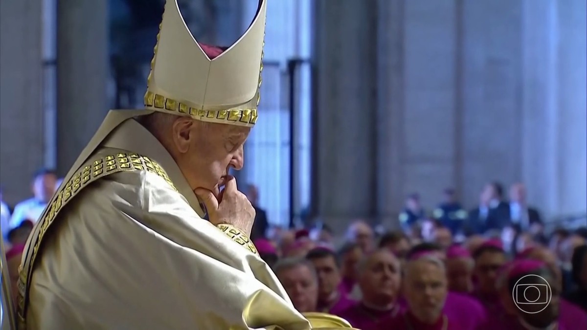 Papa Francisco: Fiéis Dormem Nas Ruas Para A Missa De Funeral Papa Francisco: Fiéis Dormem Nas Ruas Para A Missa De Funeral