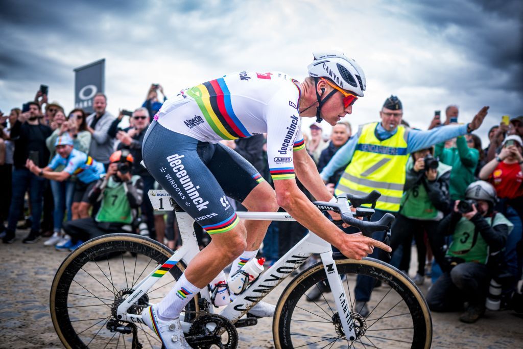 Paris-Roubaix: Spectator Who Threw Bottle At Van Der Poel Turns Himself In Paris-Roubaix: Spectator Who Threw Bottle At Van Der Poel Turns Himself In