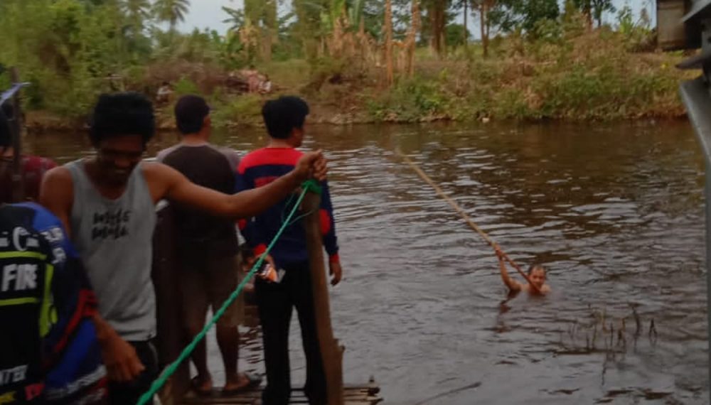 Pencarian Balita Tenggelam Di Waduk Wonorejo, Diduga Terbawa Arus Dari Batu Ampar Pencarian Balita Tenggelam Di Waduk Wonorejo, Diduga Terbawa Arus Dari Batu Ampar