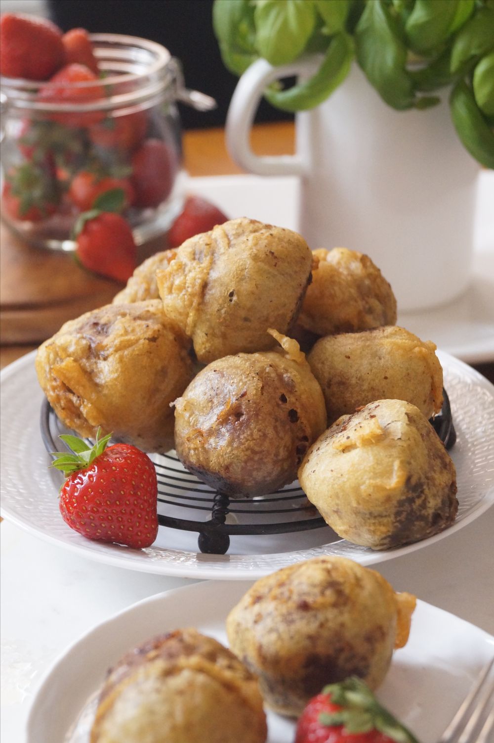 Perfekta Kycklingnuggets: Friterade I Majsflingor Och Lättlagad Kålsallad Perfekta Kycklingnuggets: Friterade I Majsflingor Och Lättlagad Kålsallad