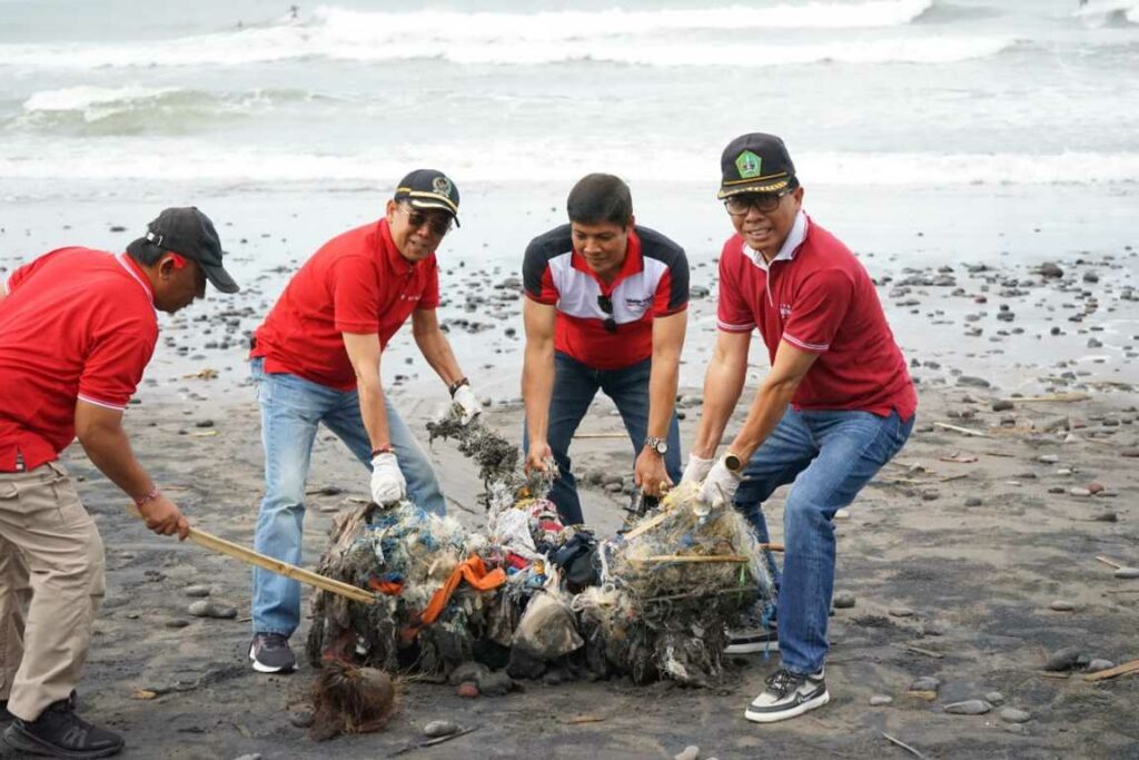 Persemian Gerakan Bali Bersih Sampah: Peran Masyarakat Dan Pemerintah Persemian Gerakan Bali Bersih Sampah: Peran Masyarakat Dan Pemerintah