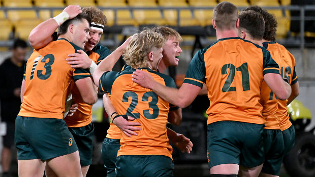 Phipps Challenges Australian Rugby's Super Sides Phipps Challenges Australian Rugby's Super Sides