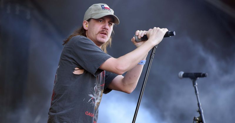 Popular Rock Band Frontman Dies At 32: Fans Mourn Beloved Musician Popular Rock Band Frontman Dies At 32: Fans Mourn Beloved Musician
