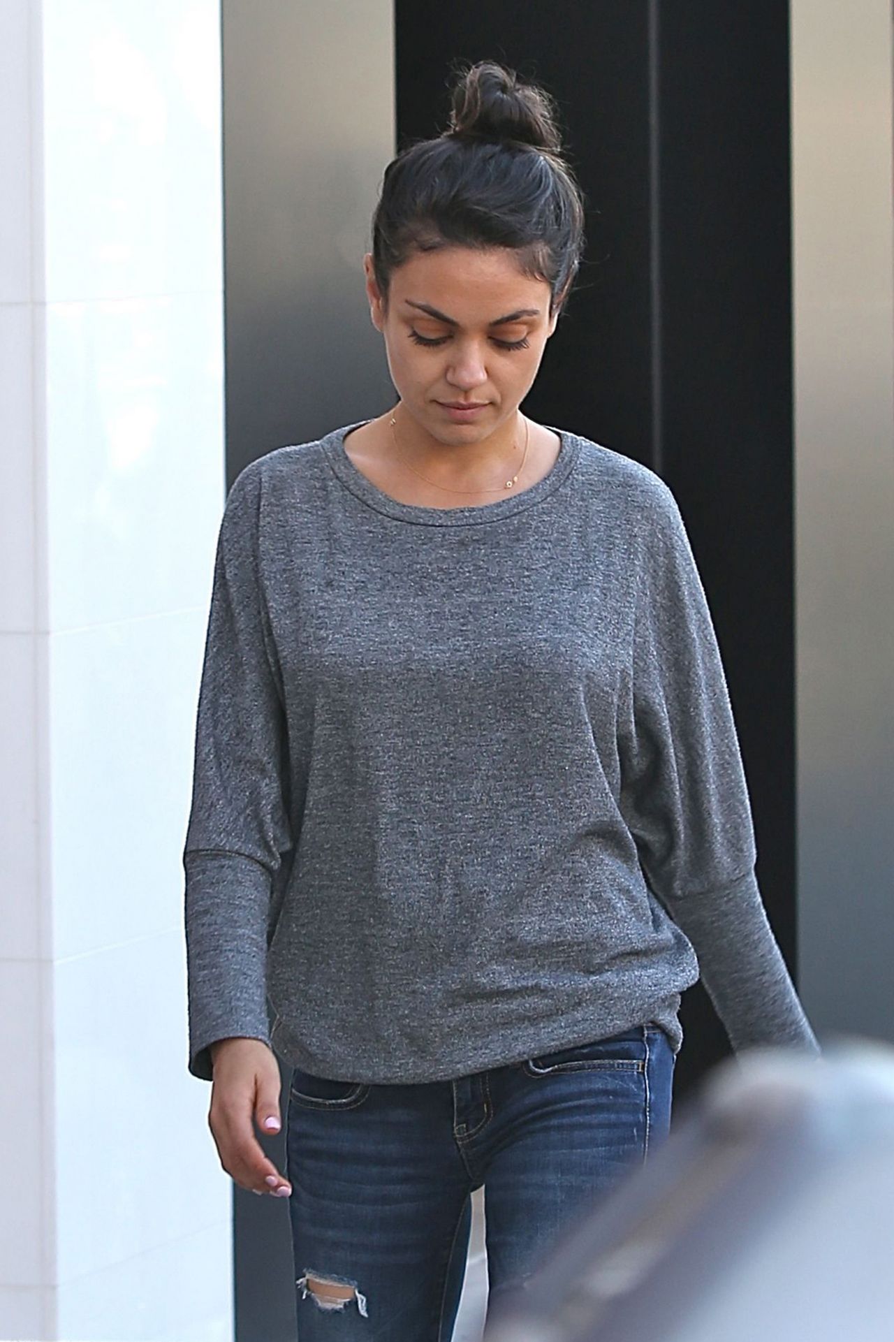 Post-Venice Filming: Ashton Kutcher And Mila Kunis Enjoy Beverly Hills Outing Post-Venice Filming: Ashton Kutcher And Mila Kunis Enjoy Beverly Hills Outing
