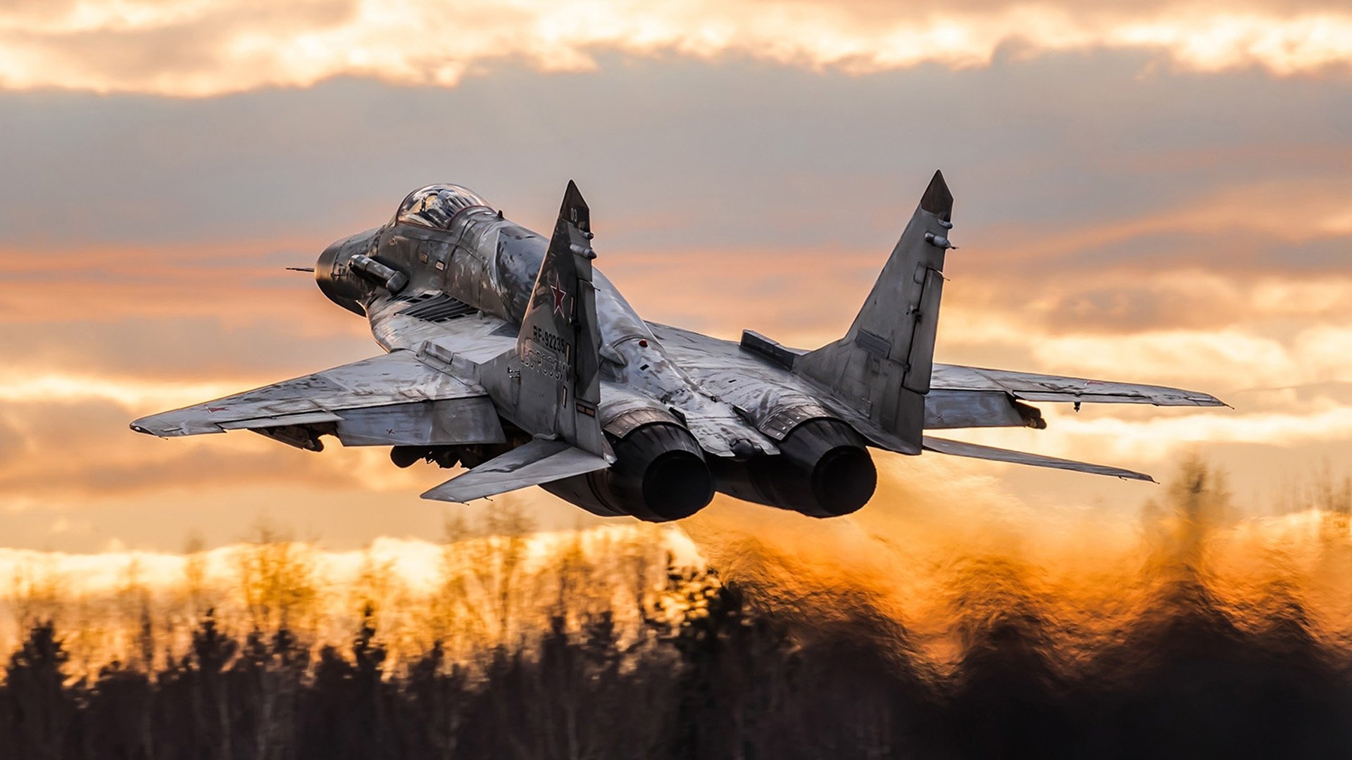 Potential New Fighter Jet F-55 And F-22 Upgrade: Trump's Military Vision Potential New Fighter Jet F-55 And F-22 Upgrade: Trump's Military Vision