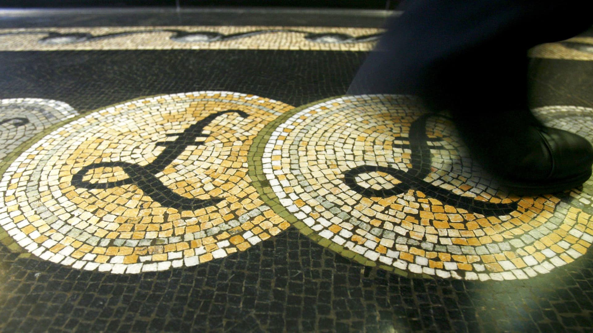Pound Gains Strength After UK Inflation Report, Altering BOE Outlook Pound Gains Strength After UK Inflation Report, Altering BOE Outlook