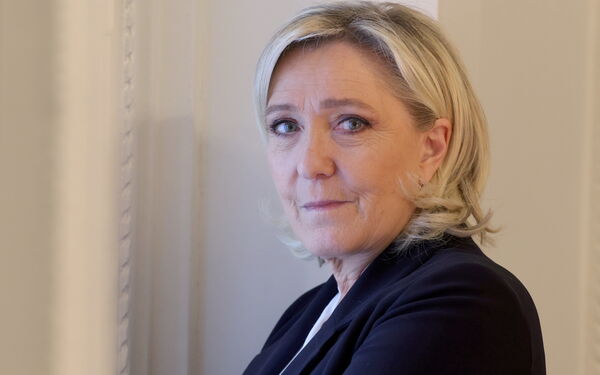 Présidentielle 2027 : Marine Le Pen Empêchée De Se Présenter ? Jacobelli Dénonce Un Présidentielle 2027 : Marine Le Pen Empêchée De Se Présenter ? Jacobelli Dénonce Un