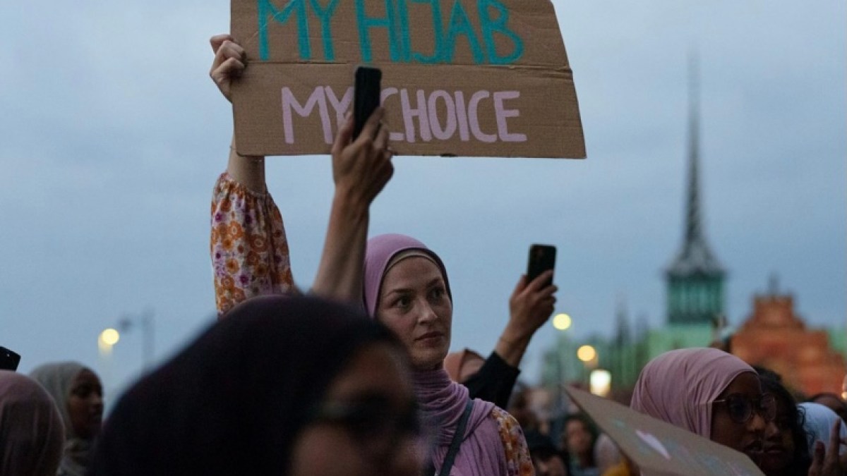 Proposed Hijab Ban In France Sparks Controversy: Under-15s Targeted Proposed Hijab Ban In France Sparks Controversy: Under-15s Targeted
