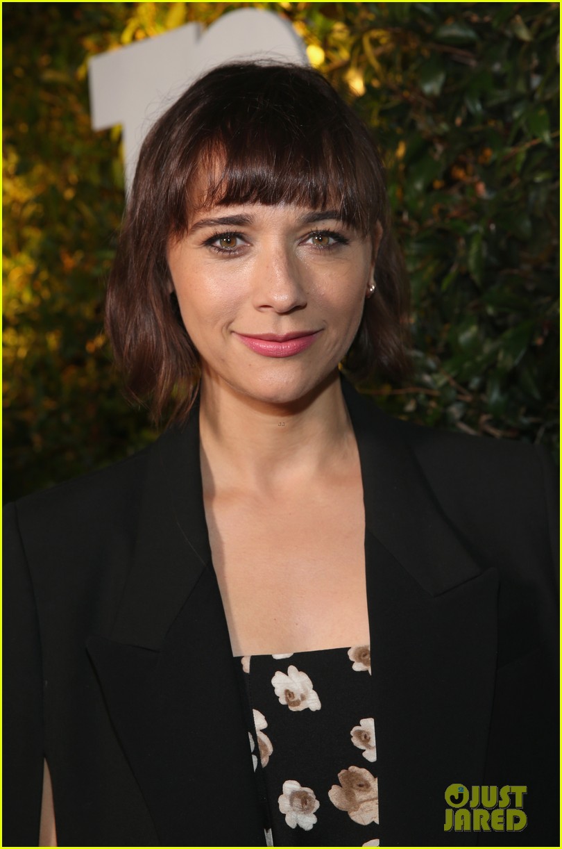 Rashida Jones And Tracee Ellis Ross On Their Rashida Jones And Tracee Ellis Ross On Their