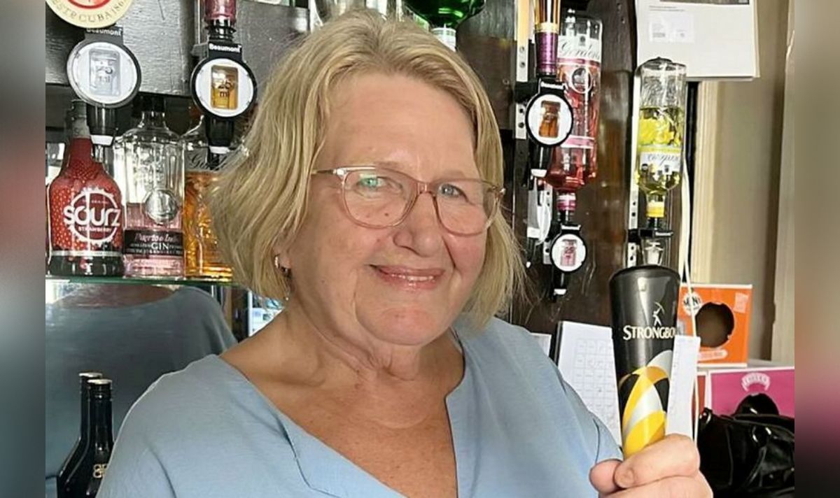 Raw Video: Heated Argument Between Pub Landlady And Departing Employee Raw Video: Heated Argument Between Pub Landlady And Departing Employee