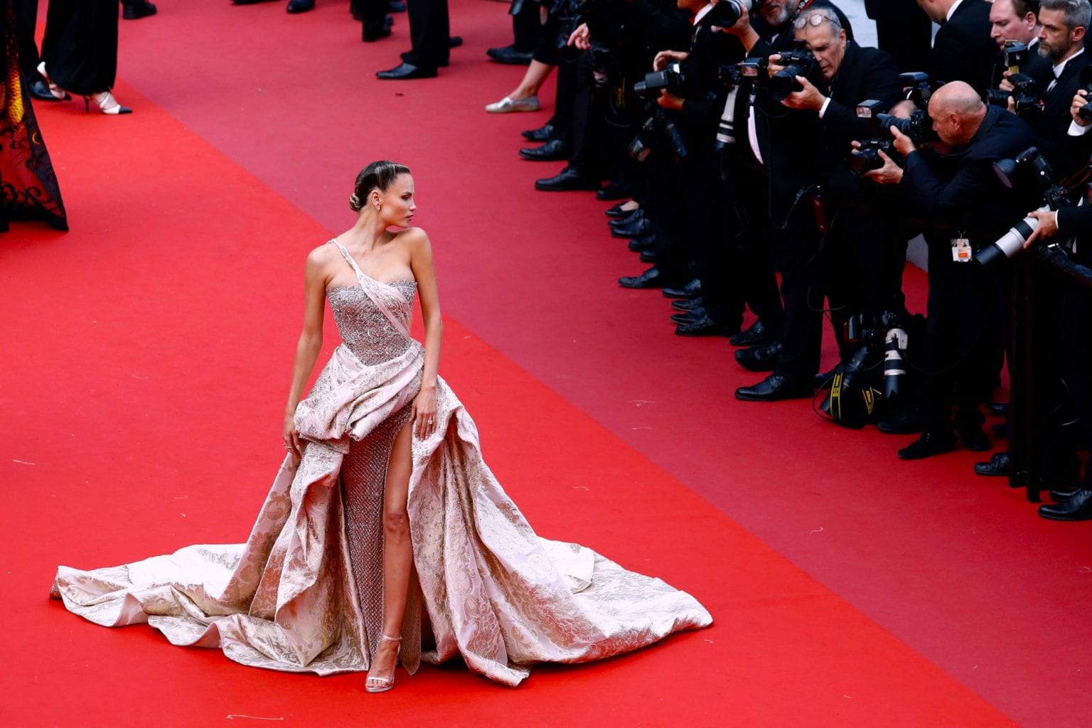 Rediscovering Cannes: Fun, Crazy, And Ludicrous Photos From The Film Festival's Past Rediscovering Cannes: Fun, Crazy, And Ludicrous Photos From The Film Festival's Past