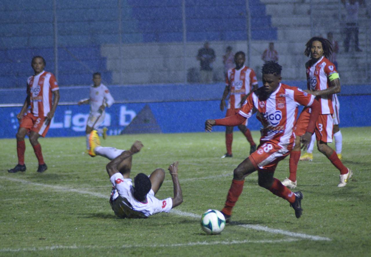 Resumen Del Partido: Olimpia Derrota 2-0 A Peñarol - Goles Y Detalles Resumen Del Partido: Olimpia Derrota 2-0 A Peñarol - Goles Y Detalles