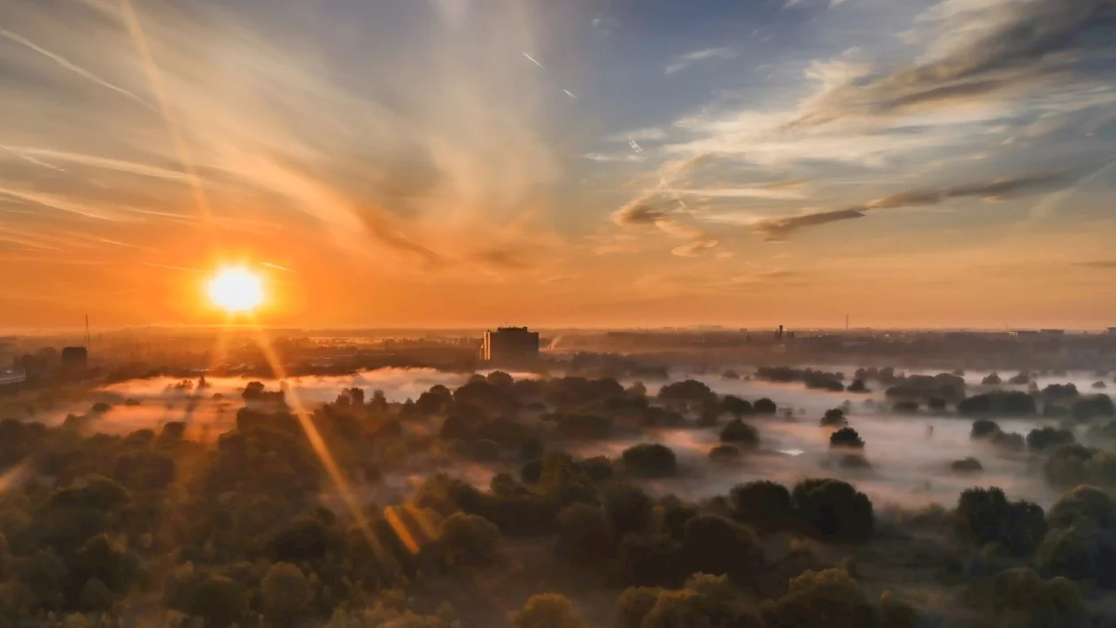 Revenirea Fraților Tate În România: Imagini Spectaculoase Din Centrul Capitalei Revenirea Fraților Tate În România: Imagini Spectaculoase Din Centrul Capitalei