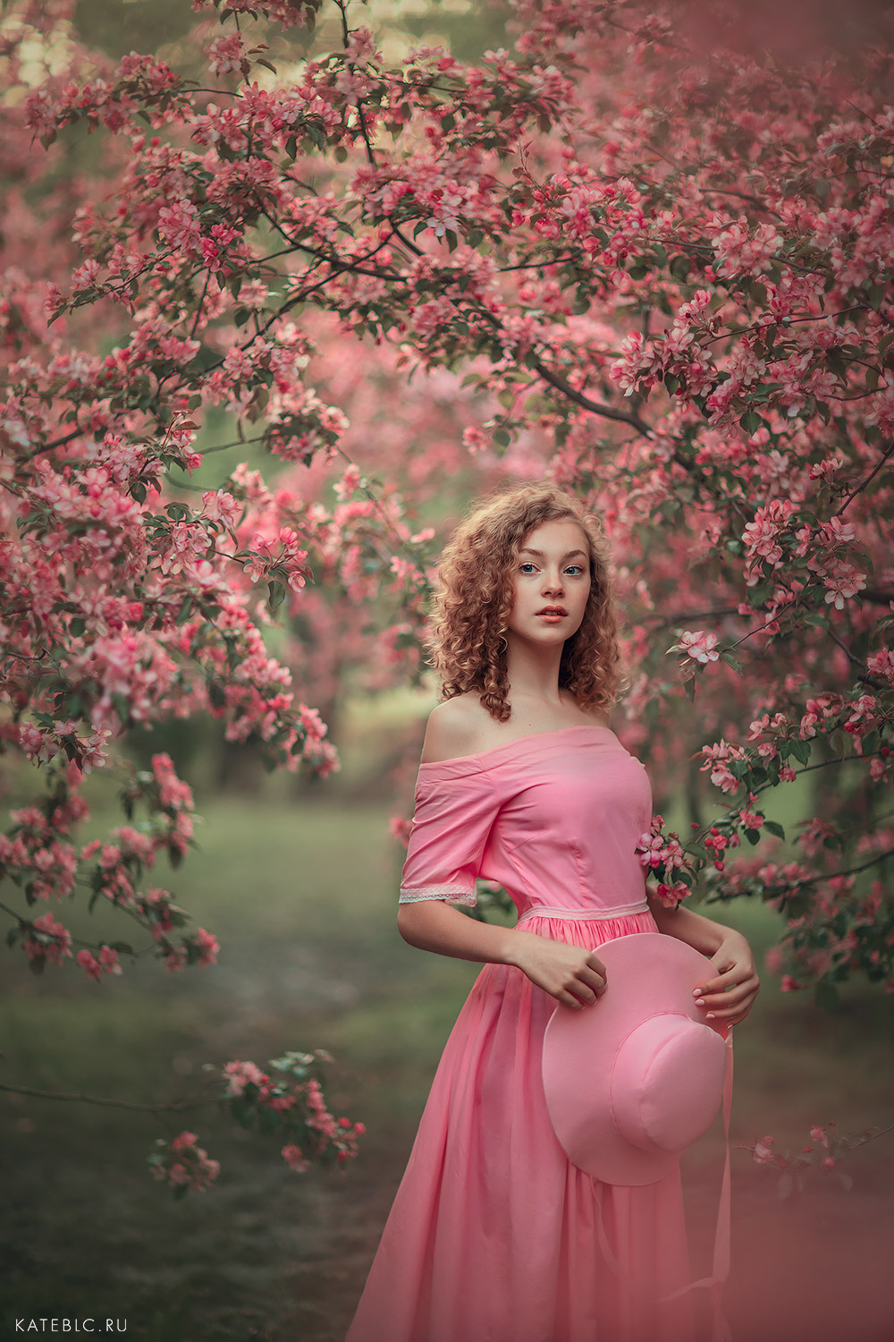 Рианна В Розовом Кружеве: Сексуальная Фотосессия Рианна В Розовом Кружеве: Сексуальная Фотосессия