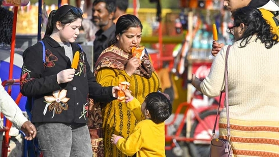 Rising Temperatures In South Bengal Reach 38°C For Holi Rising Temperatures In South Bengal Reach 38°C For Holi