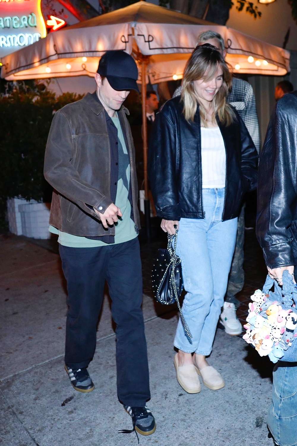 Robert Pattinson Rehearses New Role With Suki Waterhouse Robert Pattinson Rehearses New Role With Suki Waterhouse