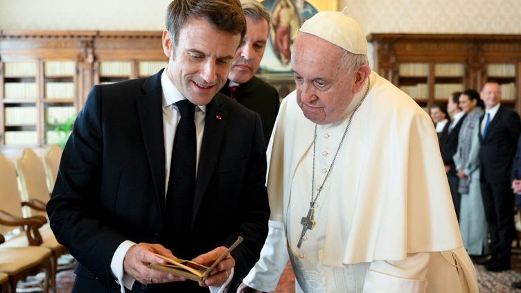 Rumeurs De Manipulation : Macron Et L'élection Du Prochain Pape À Rome Rumeurs De Manipulation : Macron Et L'élection Du Prochain Pape À Rome