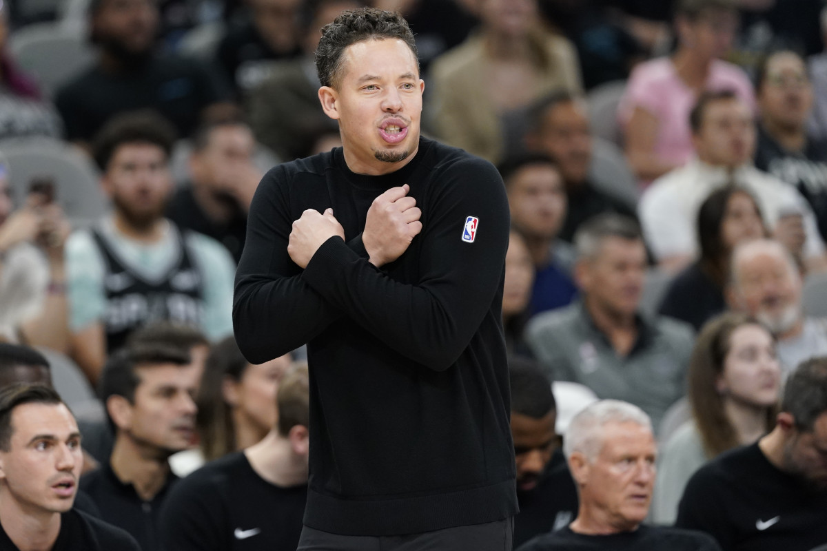 San Antonio Spurs: Johnson Succède À Popovich San Antonio Spurs: Johnson Succède À Popovich