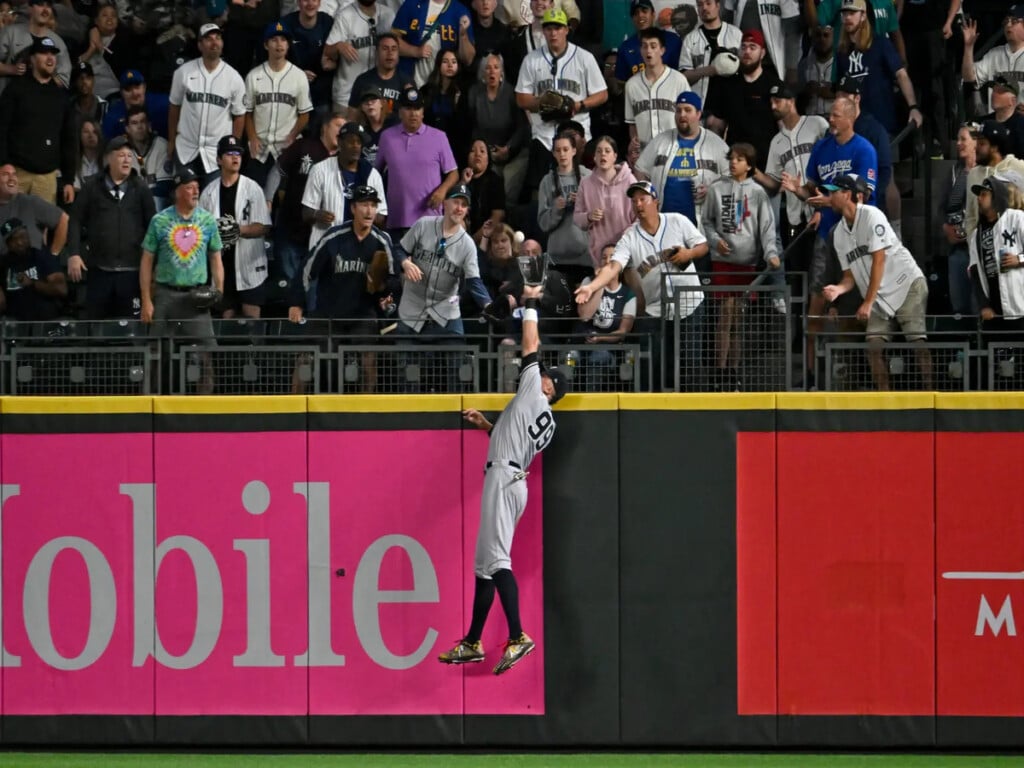 Seattle Mariners' First Inning Powerhouse: 14-0 Win Against Miami Marlins Seattle Mariners' First Inning Powerhouse: 14-0 Win Against Miami Marlins