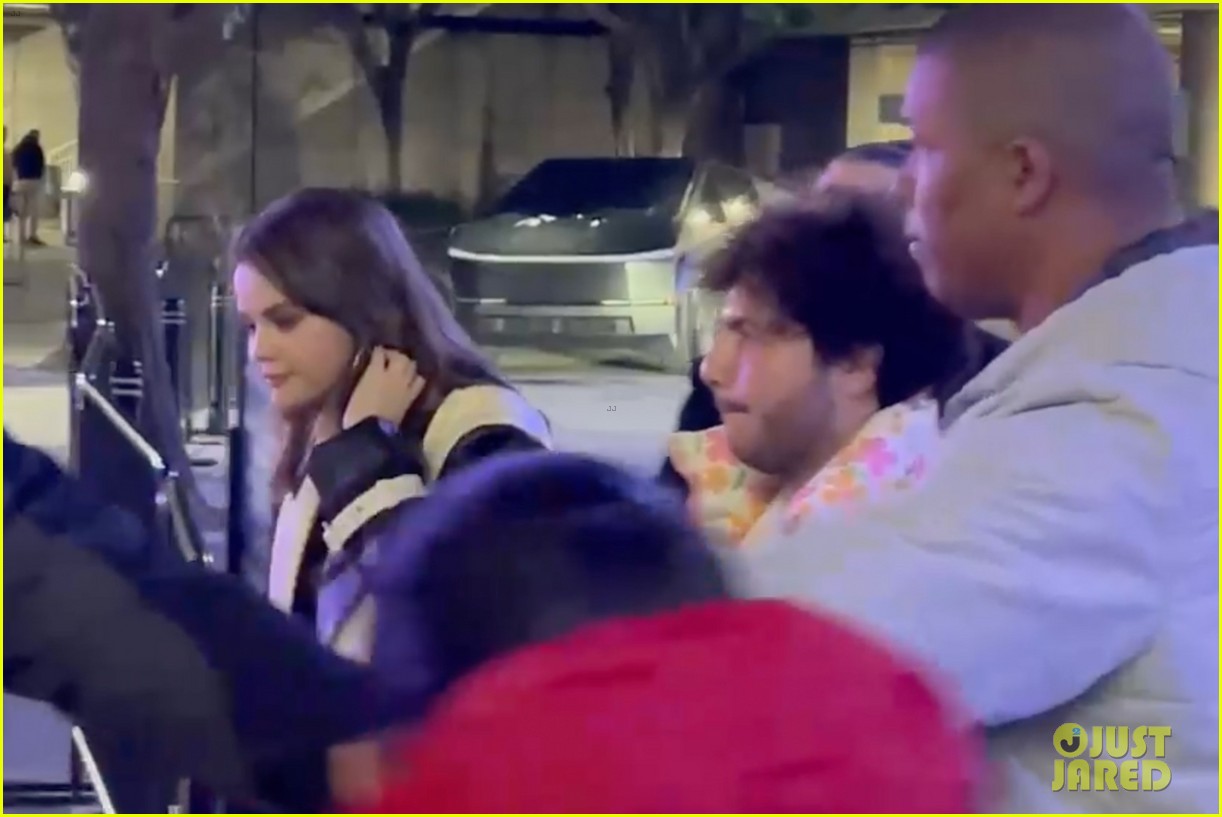 Selena Gomez Unintentionally Shows Benny Blanco's Intimate Item Selena Gomez Unintentionally Shows Benny Blanco's Intimate Item