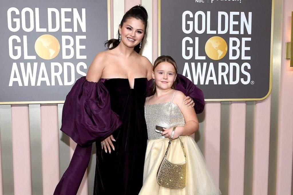 Selena Gomez's Sophisticated High-Waisted Suit: Recreating The 80s Office Look Selena Gomez's Sophisticated High-Waisted Suit: Recreating The 80s Office Look