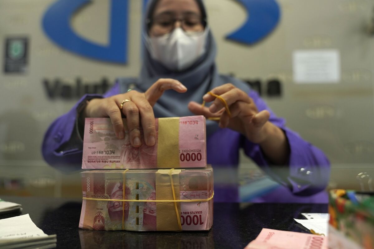 Sharp Decline In Indonesia's Reserves: Two-Year Low Amidst Rupiah Volatility Sharp Decline In Indonesia's Reserves: Two-Year Low Amidst Rupiah Volatility