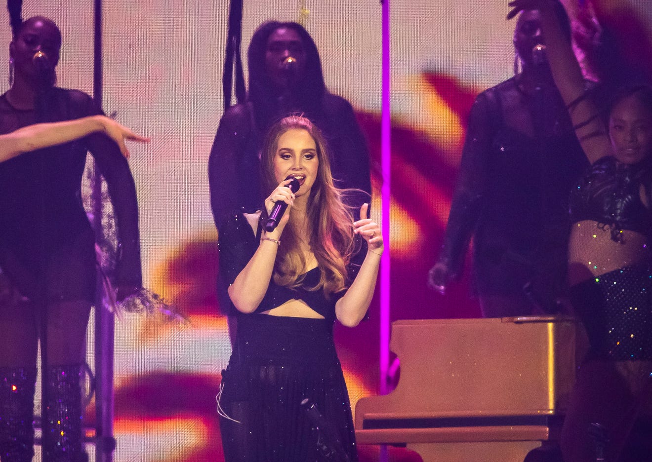 Stagecoach 2024: Lana Del Rey's Unexpected Moment With Morgan Wallen Stagecoach 2024: Lana Del Rey's Unexpected Moment With Morgan Wallen
