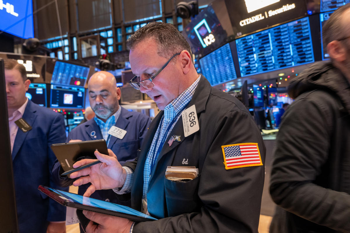 Stock Market Today: Dow Futures Fall, Dollar Weakens Amid Trade Tensions Stock Market Today: Dow Futures Fall, Dollar Weakens Amid Trade Tensions