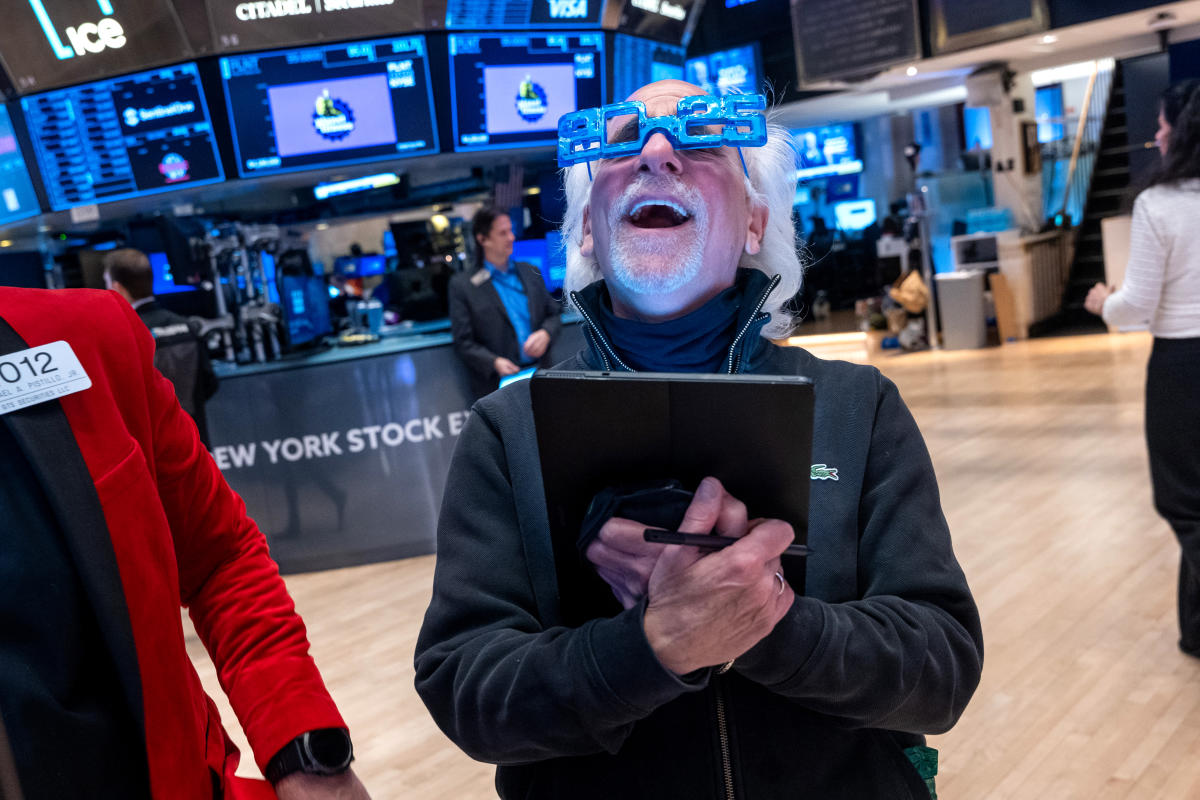Stock Market Today: Dow, S&P 500 Live Updates For May 26 Stock Market Today: Dow, S&P 500 Live Updates For May 26