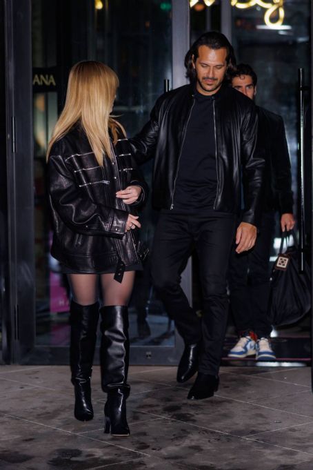 Sydney Sweeney And Jonathan Davino: Spotted Together Amid Breakup Rumors Sydney Sweeney And Jonathan Davino: Spotted Together Amid Breakup Rumors