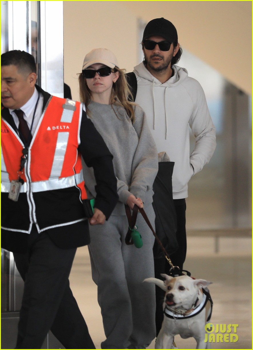 Sydney Sweeney Sings After Jonathan Davino Breakup Sydney Sweeney Sings After Jonathan Davino Breakup