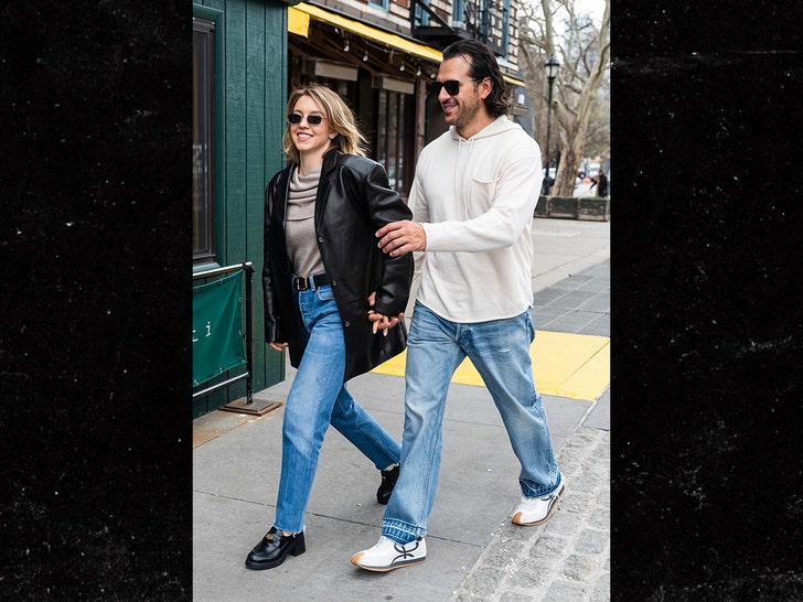 Sydney Sweeney's Wedding Plans With Jonathan Davino Reportedly Cancelled Sydney Sweeney's Wedding Plans With Jonathan Davino Reportedly Cancelled